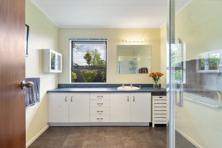 Photo of property in 18 Clifton Terrace, Fitzherbert, Palmerston North, 4410