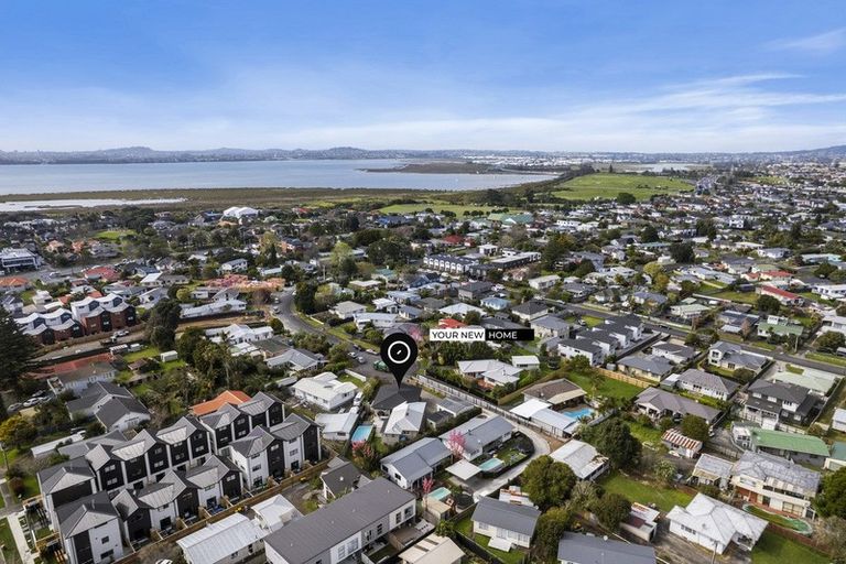 Photo of property in 61a Graham Avenue, Te Atatu Peninsula, Auckland, 0610