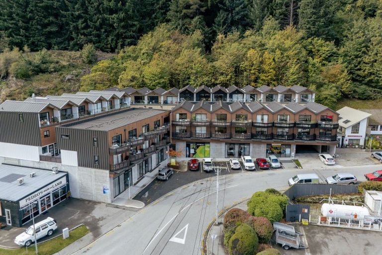 Photo of property in Alex Apartments, 36/135 Hallenstein Street, Queenstown, 9300
