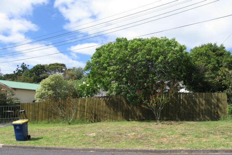 Photo of property in 17 Coroglen Avenue, Birkenhead, Auckland, 0626