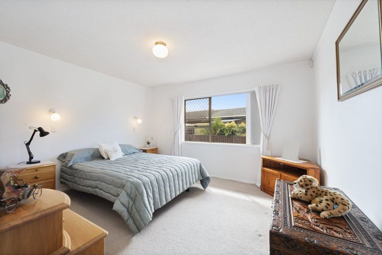 Photo of property in 2/9 Annette Avenue, Te Atatu South, Auckland, 0610