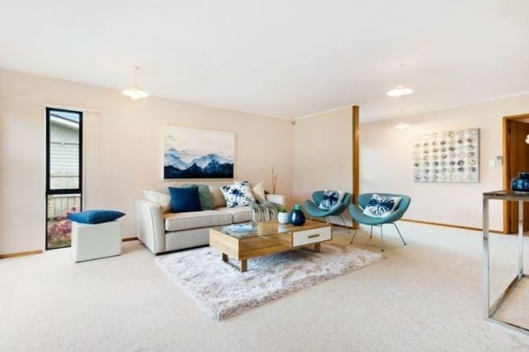 Photo of property in 2/13 Ocean View Road, Hillcrest, Auckland, 0627