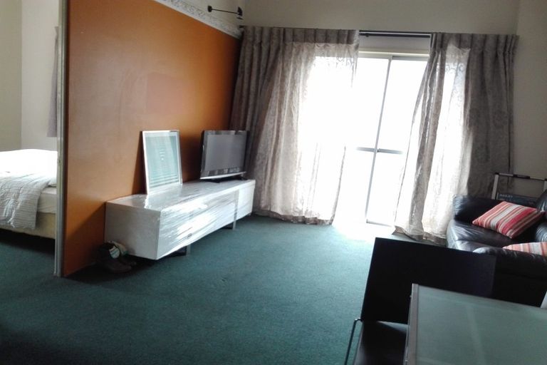 Photo of property in Qba Apartments, 2u/51 Webb Street, Mount Cook, Wellington, 6011