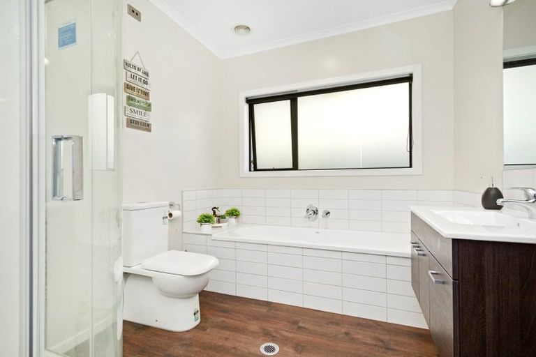 Photo of property in 13 Madeira Close, Whitby, Porirua, 5024