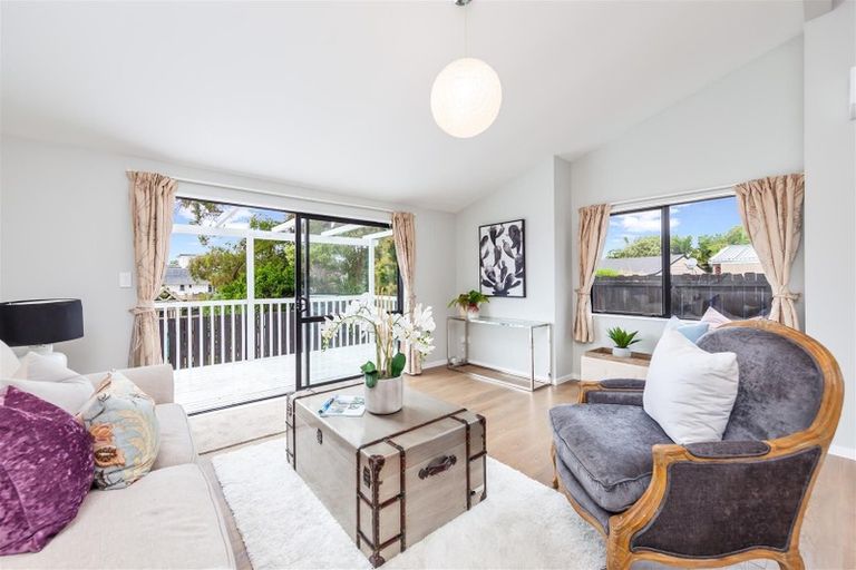 Photo of property in 2/11 Brookfield Road, Te Atatu Peninsula, Auckland, 0610