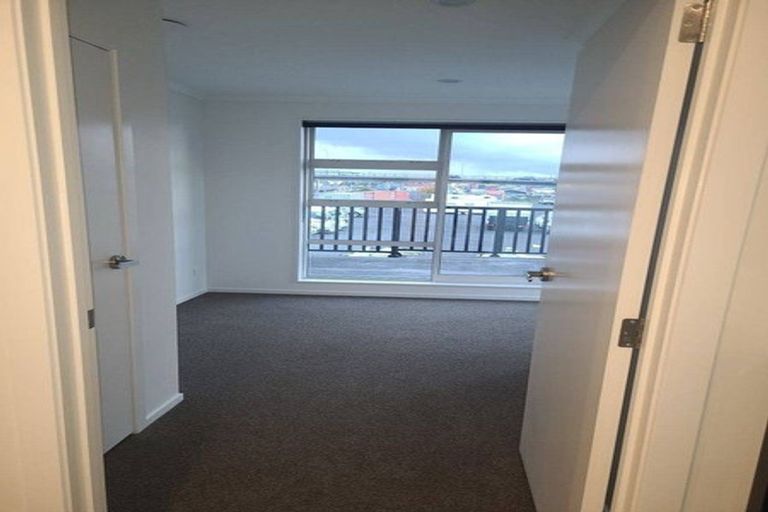 Photo of property in 11 Seagreen Avenue, Rosehill, 2113