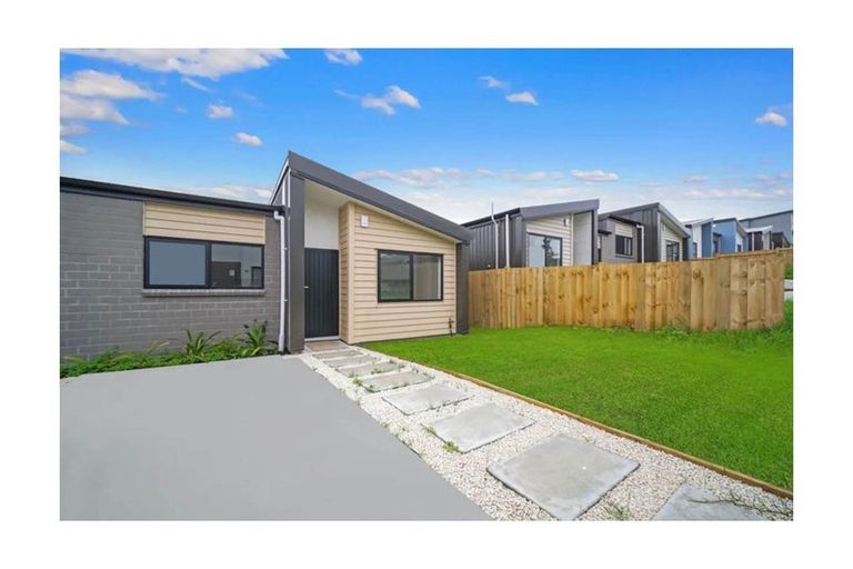 Photo of property in 22b Poruru Close, Papakura, 2110