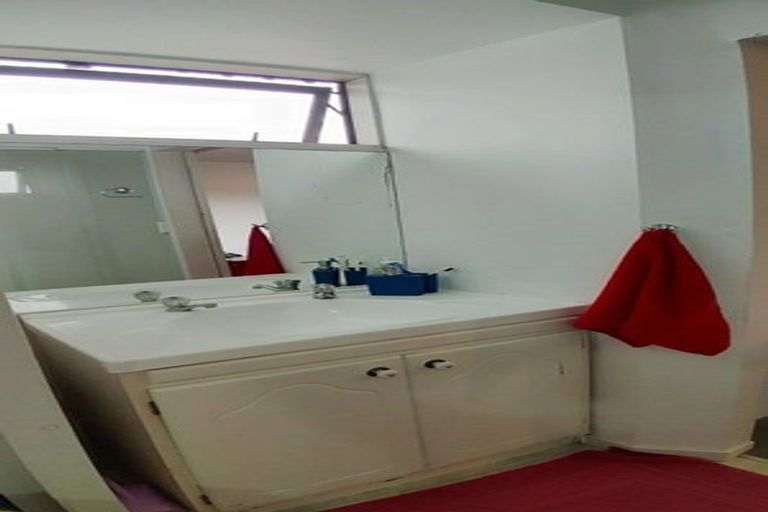 Photo of property in 68 Stapleford Crescent, Browns Bay, Auckland, 0630