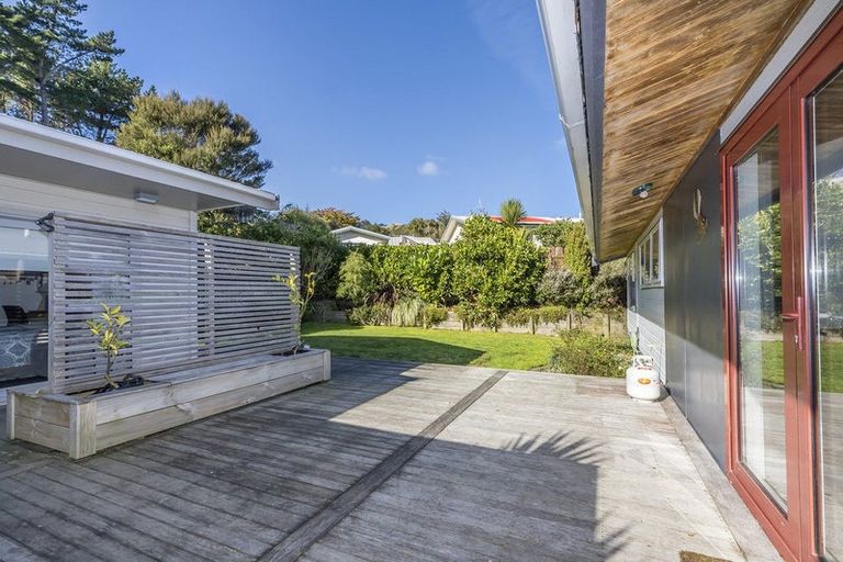 Photo of property in 16 Apple Terrace, Ranui, Porirua, 5024