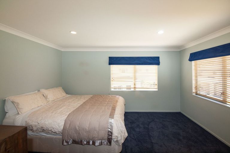 Photo of property in 19 Chippenham Grove, Churton Park, Wellington, 6037