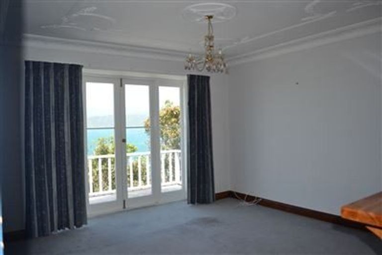 Photo of property in 30 Napier Street, Karaka Bays, Wellington, 6022