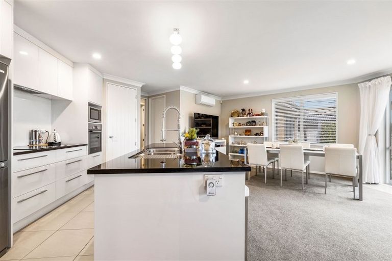 Photo of property in 38 Gilbransen Road, Kumeu, 0810