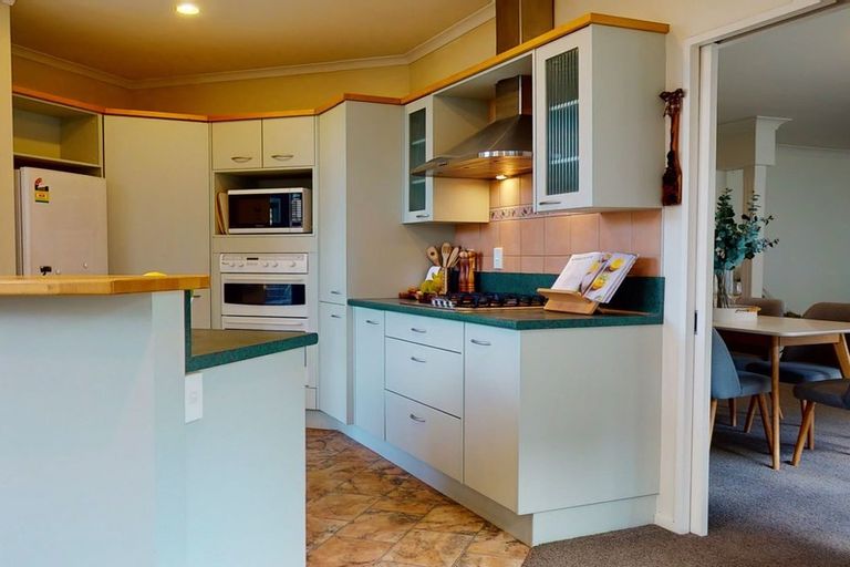 Photo of property in 23 Amesbury Drive, Churton Park, Wellington, 6037