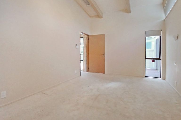 Photo of property in 9 Saddleback Rise, Murrays Bay, Auckland, 0630