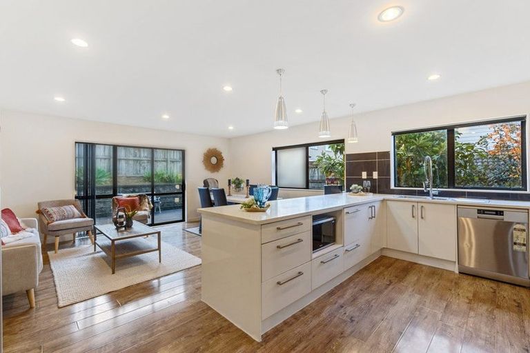 Photo of property in 78 Keri Vista Rise, Papakura, 2110