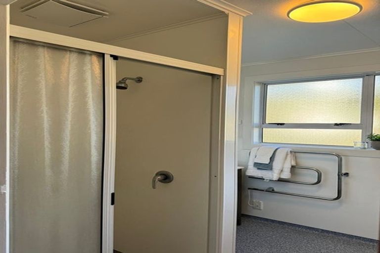 Photo of property in 9 Omega Street, Newlands, Wellington, 6037