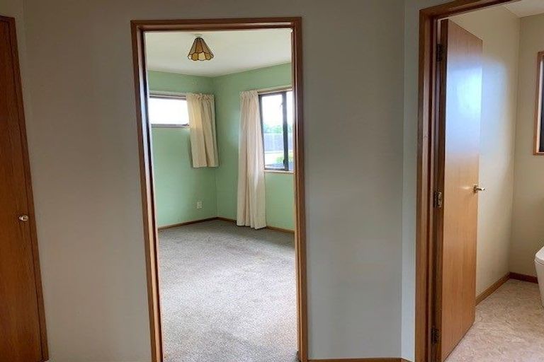 Photo of property in 294 Memorial Avenue, Burnside, Christchurch, 8053
