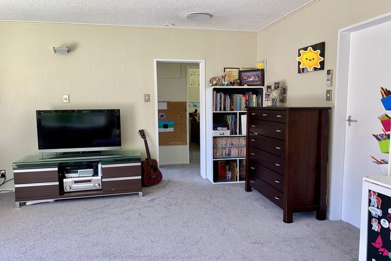 Photo of property in 13f2 Oswald Crescent, Paparangi, Wellington, 6037