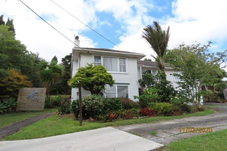 Photo of property in 25 Edmonton Road, Henderson, Auckland, 0612