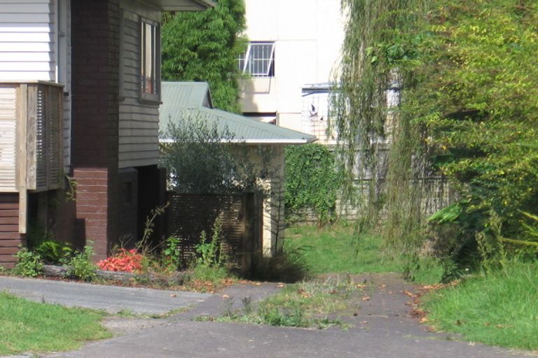 Photo of property in 42 Kelman Road, Kelston, Auckland, 0602