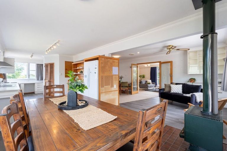 Photo of property in 16 Utauta Street, Waikanae, 5036