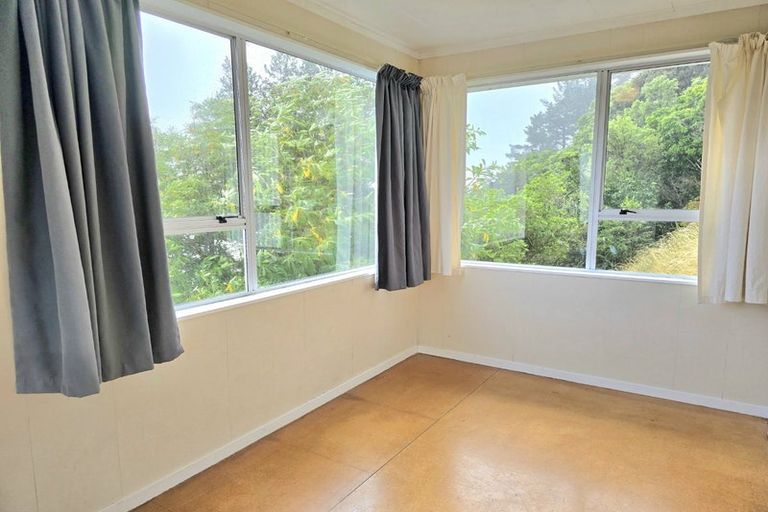 Photo of property in 25a Manor Drive, Stokes Valley, Lower Hutt, 5019