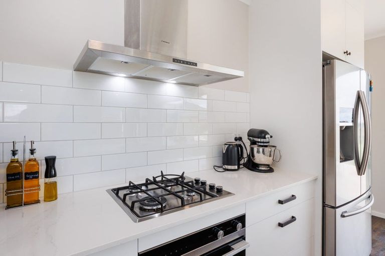 Photo of property in 16 Cyprus Place, Fitzherbert, Palmerston North, 4410
