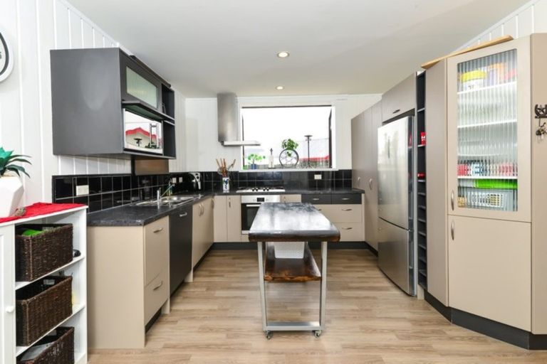 Photo of property in 50 Poaka Avenue, Dinsdale, Hamilton, 3204