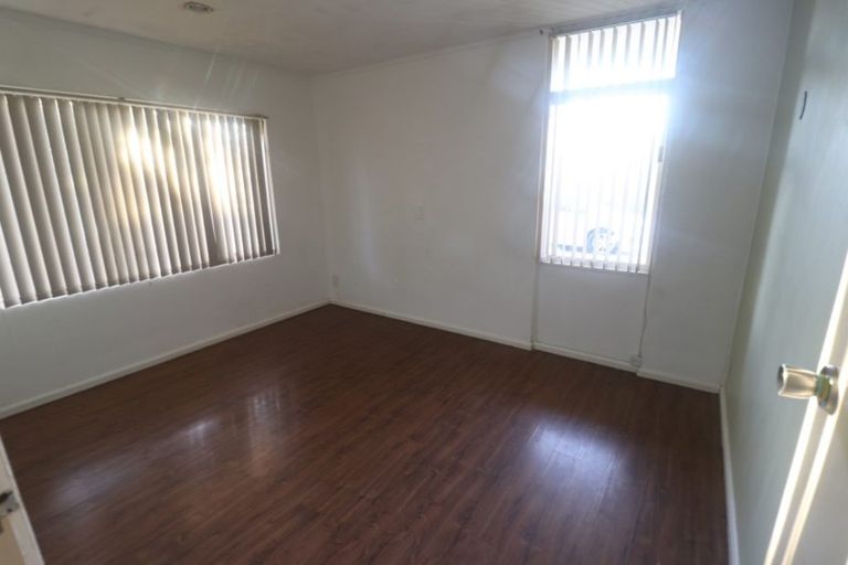 Photo of property in 1/198 Onewa Road, Birkenhead, Auckland, 0626