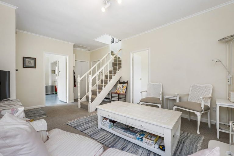Photo of property in 2/76 Wairoa Road, Narrow Neck, Auckland, 0624