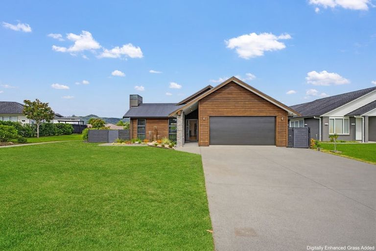 Photo of property in 10 Topping Place, Whitianga, 3510