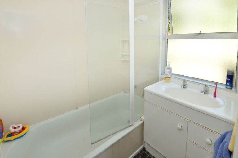 Photo of property in 12 Kauri Road, Stanmore Bay, Whangaparaoa, 0932