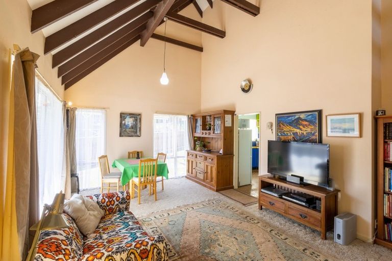 Photo of property in 17a Pimlico Place, Newlands, Wellington, 6037