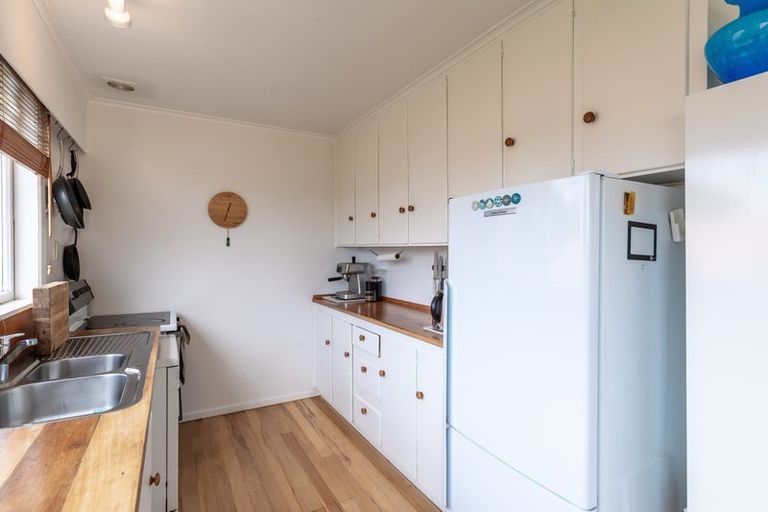 Photo of property in 40 Gill Avenue, Te Atatu Peninsula, Auckland, 0610