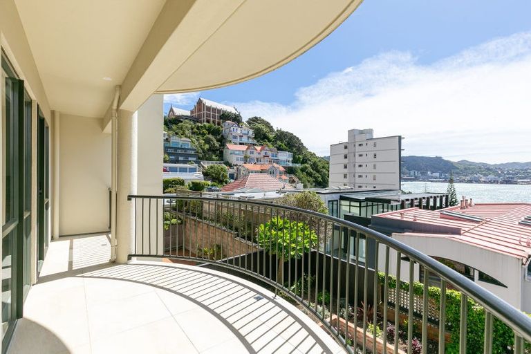 Photo of property in 3/22 Oriental Terrace, Oriental Bay, Wellington, 6011
