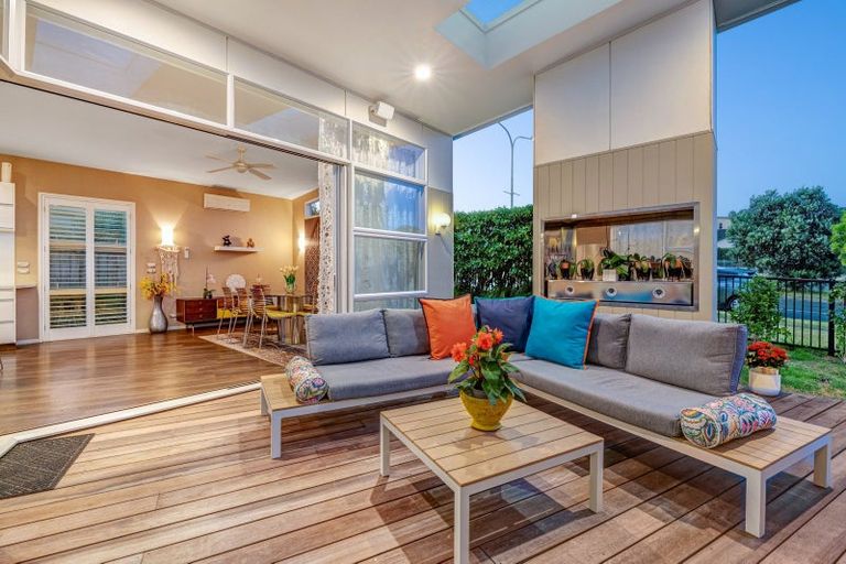 Photo of property in 21 Grand Drive, Orewa, 0931