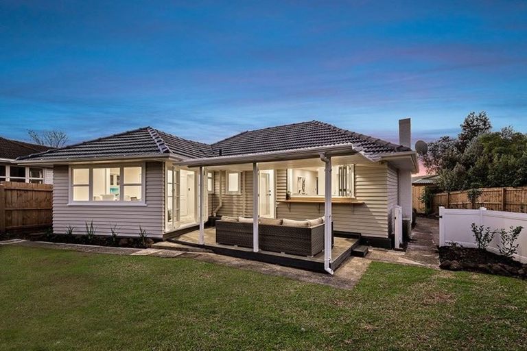 Photo of property in 7 Karamu Street, Te Atatu Peninsula, Auckland, 0610