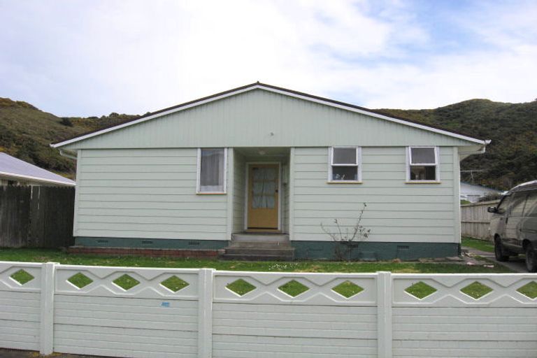 Photo of property in 35 Hamstead Street, Wainuiomata, Lower Hutt, 5014