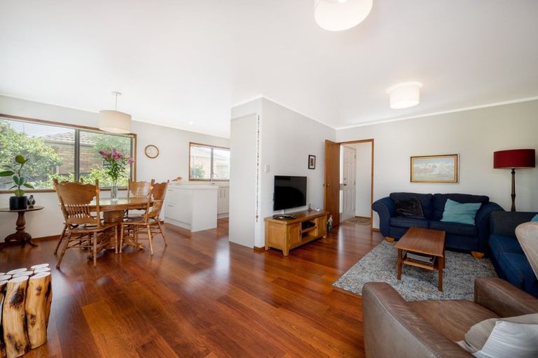 Photo of property in 2/47 Aberfeldy Avenue, Highland Park, Auckland, 2010