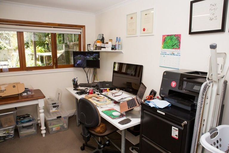 Photo of property in 17 Ranui Crescent, Khandallah, Wellington, 6035