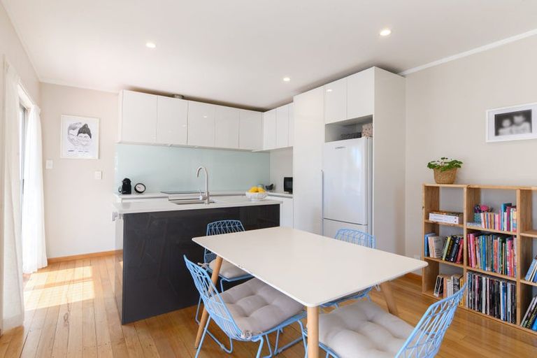 Photo of property in 11 Hill Crescent, New Lynn, Auckland, 0600