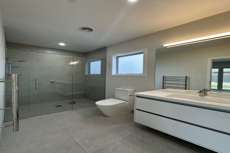 Photo of property in 11 Cassin Place, Taradale, 4112