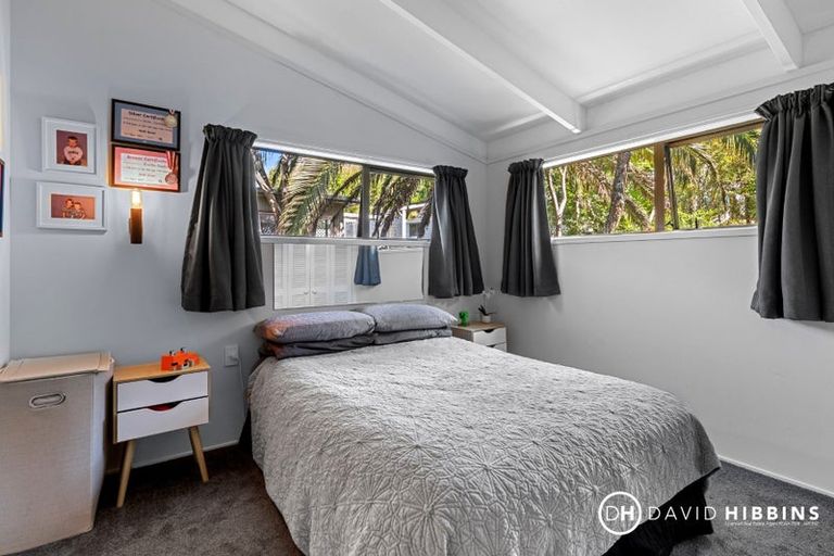 Photo of property in 9b Raymond Terrace, Northcote, Auckland, 0627