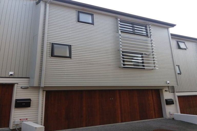 Photo of property in 2/10 Silver Moon Road, Albany Heights, Auckland, 0632