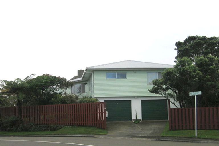 Photo of property in 11 Padnell Crescent, Paparangi, Wellington, 6037