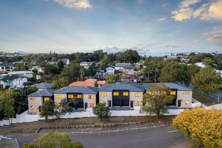 Photo of property in 17 Sandspit Road, Waiuku, 2123
