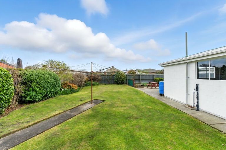 Photo of property in 70 Daniels Road, Redwood, Christchurch, 8051