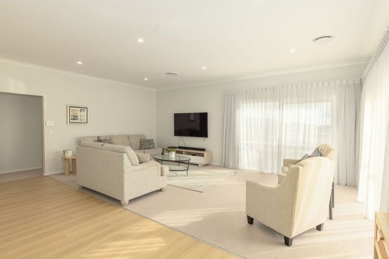 Photo of property in 7 Karearea Avenue, Waikanae, 5036