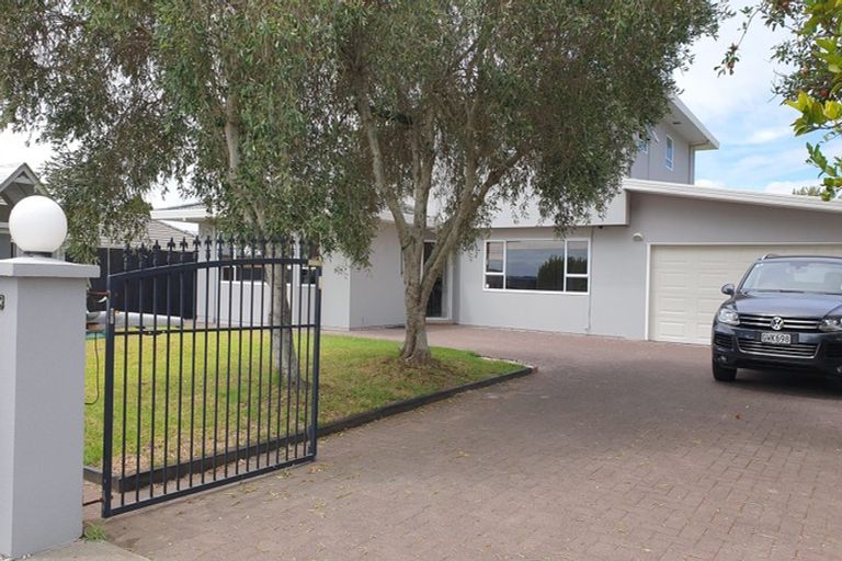 Photo of property in 313 Hobsonville Road, Hobsonville, Auckland, 0618