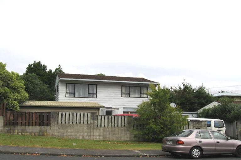 Photo of property in 1/93 Awaroa Road, Sunnyvale, Auckland, 0612